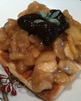 Слоеные вафли с карамельными яблоками