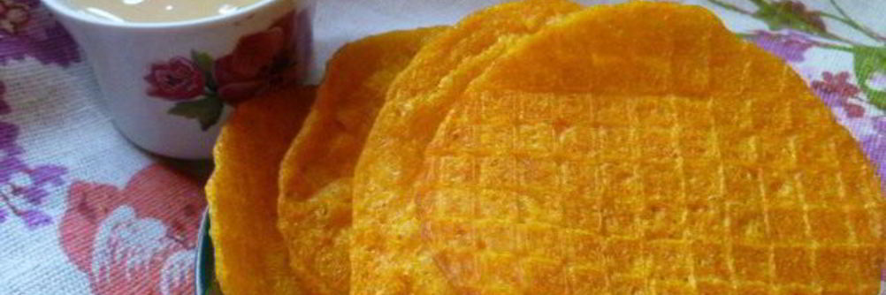 Тыквенные тонкие вафли с домашней сгущенкой