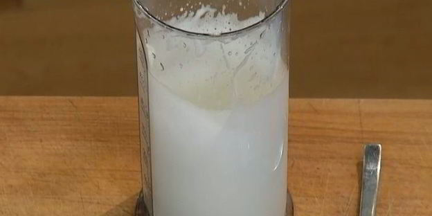 вафли с помидорами, яйцом и грудинкой