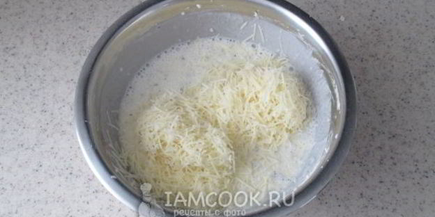 вафли в вафельнице с сыром