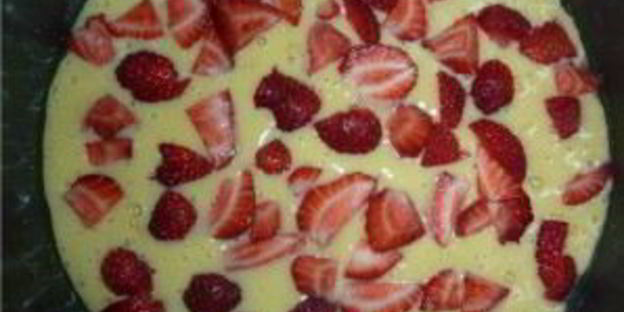 выпечка с клубникой в мультиварке