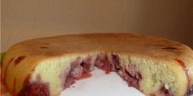 выпечка с клубникой в мультиварке