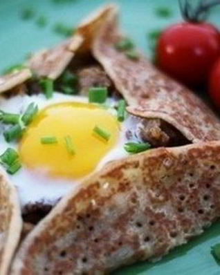 Яйцо в блинном конвертике