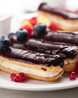 Домашние эклеры с кремом в шоколадной глазури