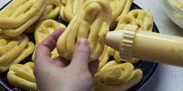 домашние эклеры со сгущенкой