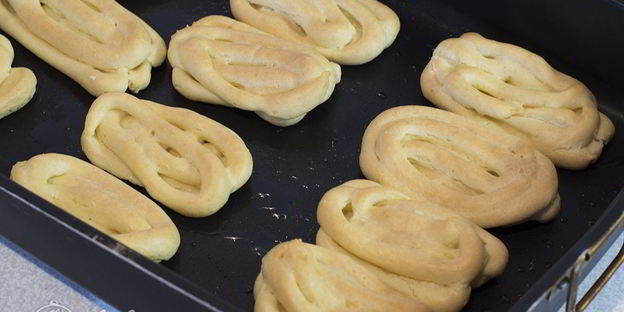 домашние эклеры со сгущенкой