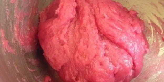 клубничные профитроли с творожно-базиликовым кремом