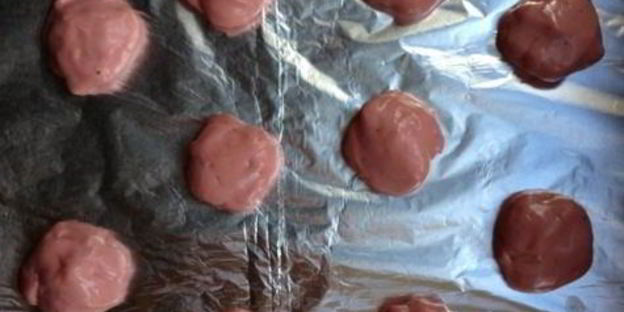 клубничные профитроли с творожно-базиликовым кремом