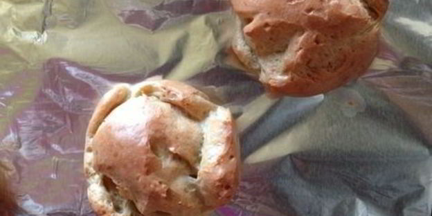 клубничные профитроли с творожно-базиликовым кремом