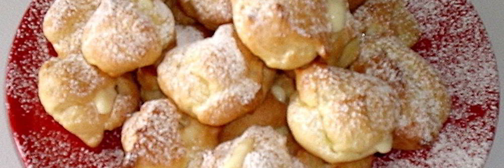 Пирожные эклеры с заварным кремом