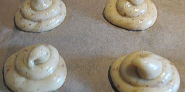 профитроли из льняной муки с яблочно-карамельным муссом