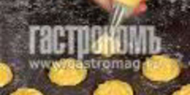 профитроли с клубничной начинкой