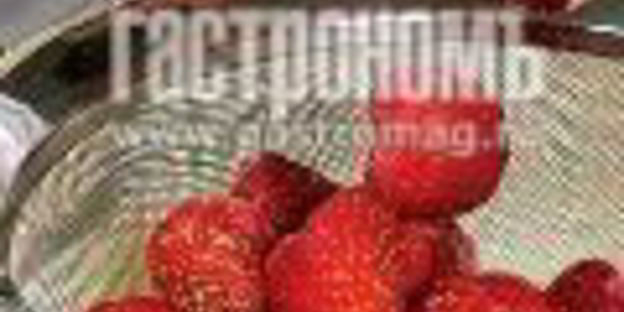 профитроли с клубничной начинкой