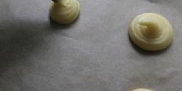 профитроли с шоколадным соусом