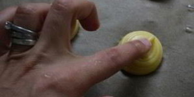 профитроли с шоколадным соусом