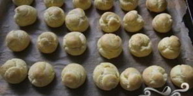 профитроли с шоколадным соусом