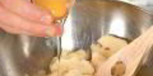 профитроли с ягодами и кремом