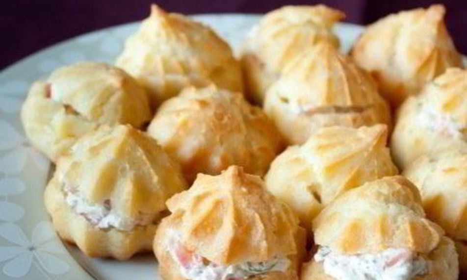 Рецепт профитролей со сливочным сыром и лососем