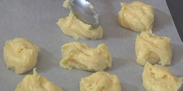 эклеры с начинкой из творога и зелени