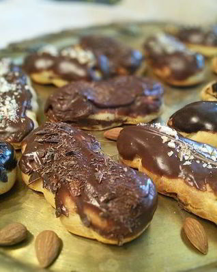 Эклеры с шоколадным кремом патисьер