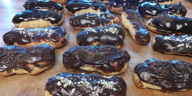 эклеры с шоколадным кремом патисьер