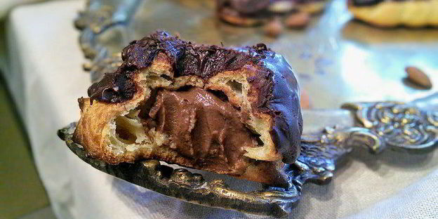 эклеры с шоколадным кремом патисьер