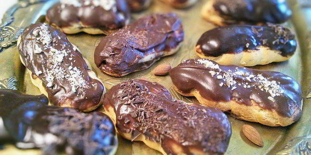 эклеры с шоколадным кремом патисьер