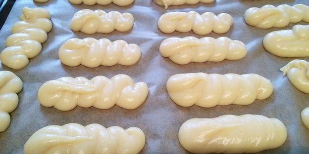 эклеры с шоколадным кремом патисьер