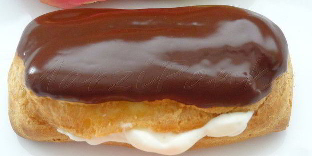 эклеры с темным шоколадом