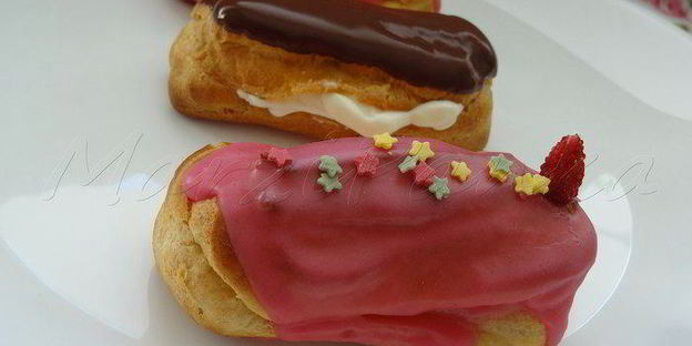 эклеры с темным шоколадом