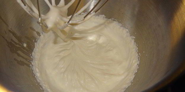 эклеры с темным шоколадом