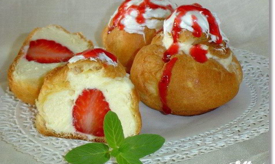 Рецепт эклеров с заварным творожным кремом и клубникой