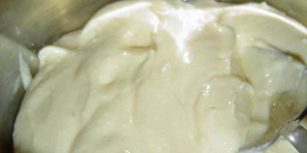 эклеры с заварным творожным кремом и клубникой