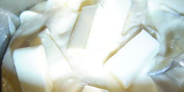 эклеры с заварным творожным кремом и клубникой