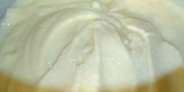 эклеры с заварным творожным кремом и клубникой