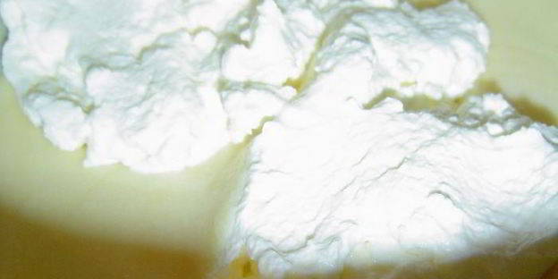 эклеры с заварным творожным кремом и клубникой