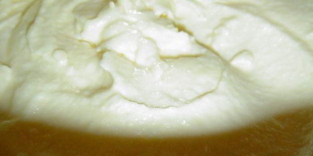 эклеры с заварным творожным кремом и клубникой