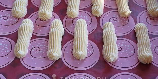 эклеры со сливками