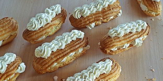 эклеры со сливками