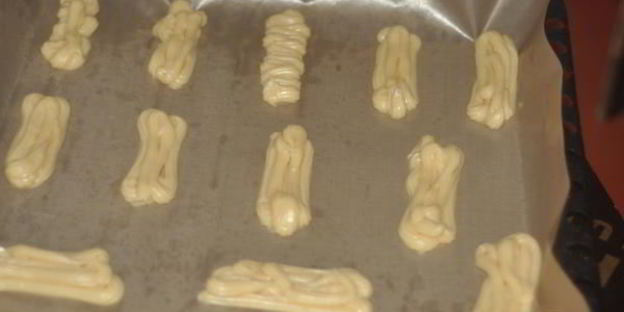 эклеры со взбитыми сливками и сгущенкой