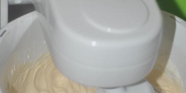 эклеры со взбитыми сливками и сгущенкой