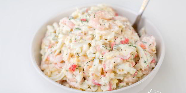 закусочные профитроли с салатом из креветок и крабовых палочек