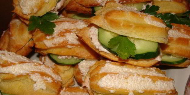 закусочные эклеры с креветочным кремом