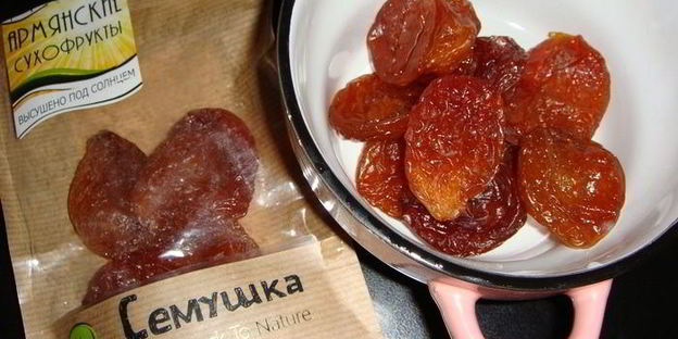 блинная запеканка с творогом и сушеными сливами