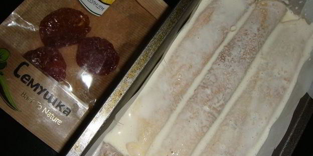 блинная запеканка с творогом и сушеными сливами