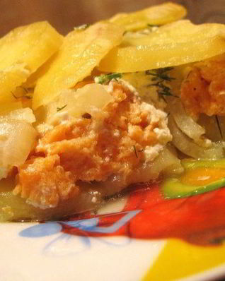 Деликатная запеканка из форели и картофеля