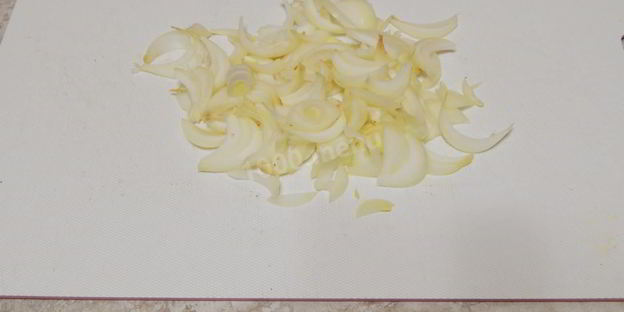 картофельная запеканка с колбасой