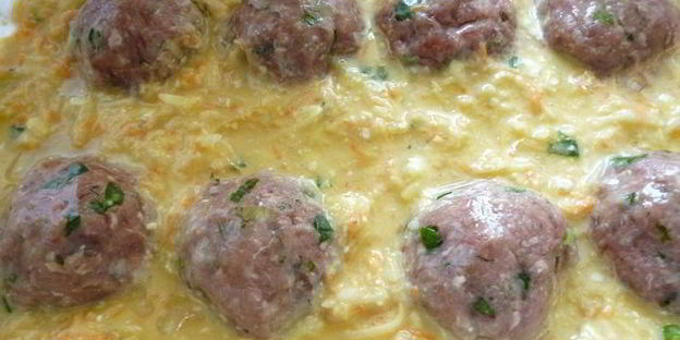 картофельная запеканка с мясными шариками