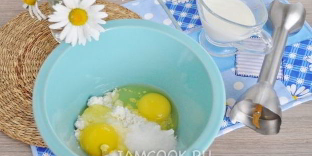 лапшевник детский с яблоком и изюмом