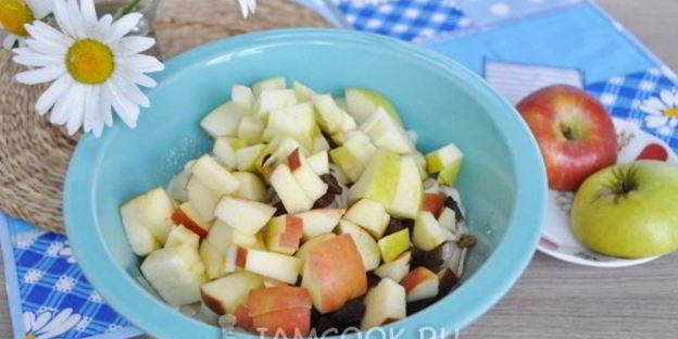 лапшевник детский с яблоком и изюмом